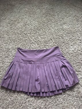 Gold Hinge Pleated Tennis Skirt in Lavender | Size Mexium